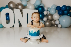 Capturing Precious Moments: A Comprehensive Guide to Cake Smash and Family Photography in Austin