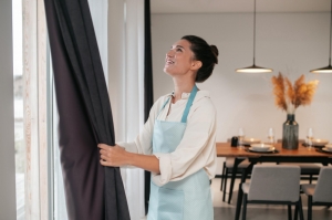 DIY vs. Professional Curtain Cleaning: Making the Right Choice