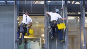 6 Benefits of Investing in Commercial Window Cleaning in Kyle TX