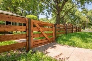 Best Affordable Fencing: Chain-Link, Vinyl, Wood, Aluminum?