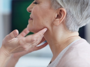 Choosing the Right Surgeon for Your Neck Lift in Dubai