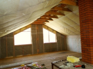 5 Signs That Your Attic Needs a Cleanup