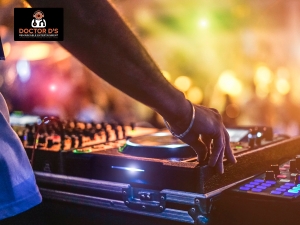 Hire the Perfect DJ for your Destination Wedding Reception Party 