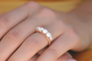 Where can I buy high-quality Moissanite anniversary rings?