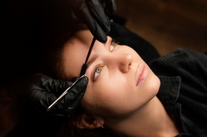Reinvent Your Look: Eyebrow Lift in Riyadh