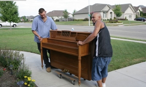 How Much Do Piano Movers Charge