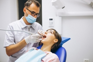 What Are the Benefits of Visiting a Cosmetic Dentist?