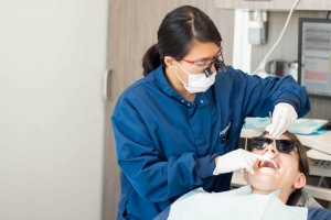 What Are the Benefits of a Midtown Emergency Dentist in Houston?