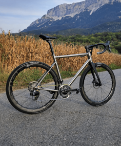 Nehmen Sie an spannenden Touren mit dem Rennrad in Düsseldorf teil und erleben Sie ein unvergessliches Erlebnis