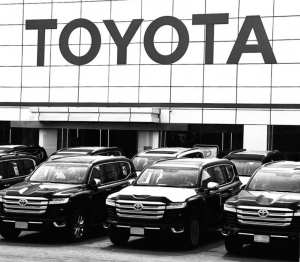 A Closer Look at the Advantages of Shopping at a Toyota Dealership