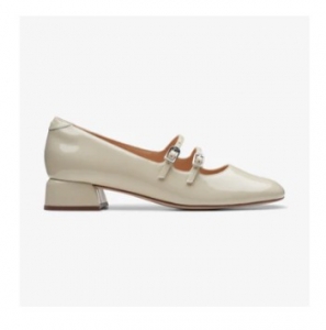 Discover Elegant White Shoes for Women at Clarks Stores Kuwait