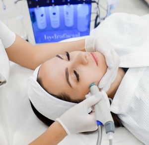 Is Dubai's HydraFacial Right for You? Find Out Here!