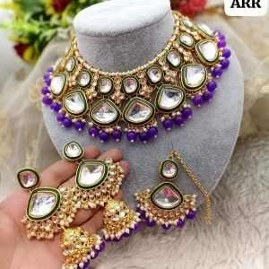 Kundan Set Design: A Blend of Tradition and Elegance by Growmore Jewellers