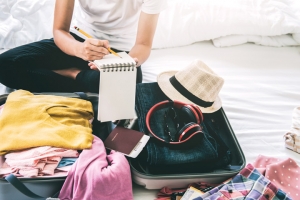 4 Must-Have Travel Accessories to Adopt while Moving Out