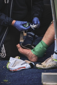 Navigating Foot Injuries: When to Seek Help from a Sports Injury Clinic