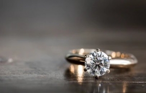 Exquisite Lab Grown Diamond Engagement Rings by Poet Robson: Timeless Elegance & Sustainability