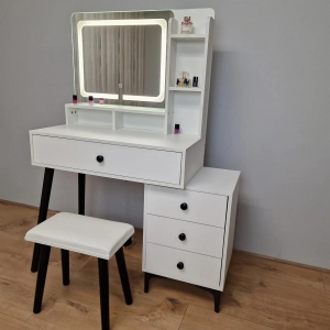 Transform Your Space into a Cosy Home with a Hollywood Mirror Dressing Table