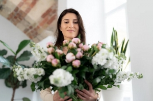 How Do You Select the Perfect Cut Flowers Online for Special Occasions