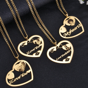 Personalized Photo Necklace: A Trend in Sentimental Jewelry