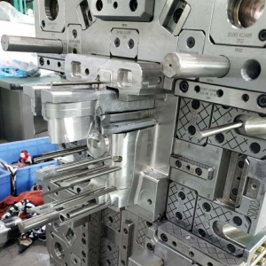 Why Choose Chinese Suppliers for Chair and Automotive Molds?