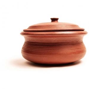 The Timeless Art of Cooking Curry in Terracotta Earthen Pots