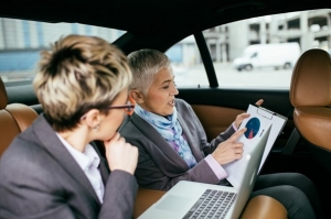 The Benefits of Using Professional Corporate Transportation Services in Chicago