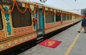 How does Palace on Wheels Compare to Other Luxury Trains?