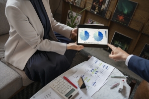 Top Features to Look for in Customer Analytics Platforms for 2024