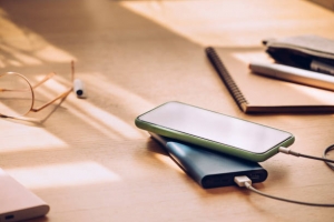 5 Best Ways To Charge Your Phone On The Go