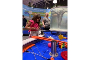 Why Your Kids Will Love Water Play Tables at Interactive Aquariums