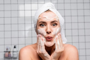 Your Step-by-Step Guide to Using Salicylic Acid Face Wash
