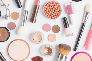 SWOT Analysis of the Cosmetics Industry: Insights and Opportunities