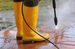 Top 8 Benefits of Pressure Washing for Commercial Space