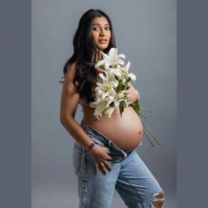 Celebrating the Miracle of Life: Top Maternity Photographer in Mumbai