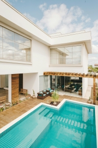 Selling Your Home with a Pool in Queensland: Ensuring a Smooth Transaction