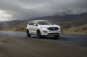 Discover the 2024 Ford Edge at Gengras Ford