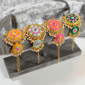 The Ultimate Guide to Elevating Your Look with Mehndi Jewelry Set  