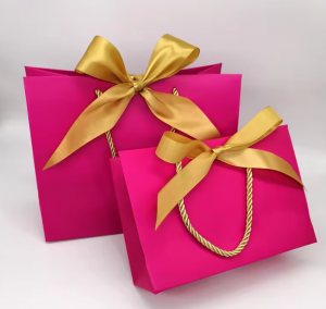 Your Guide to the Charms of Gift Bags with Ribbon – in the UK – and a Perfect Touch for Every Occasion.