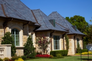 Understanding the Value of a Skilled Roofing Replacement Contractor in Midlothian