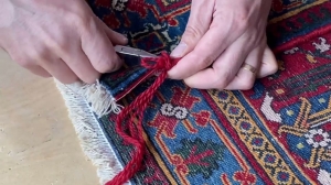 Maintain your rug's lifespan by choosing the best solid rugs repair service