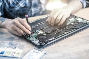 Repair vs. Replace: When to Choose Professional Help for Your Laptop