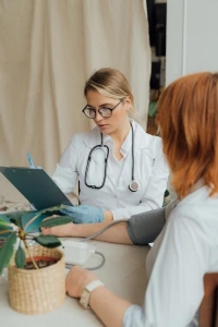 Managing Doctor’s Notes During a Long-Term Illness: Tips for Ongoing Documentation