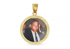 Why Gold Picture Pendants Make Special Gifts for Any Occasion