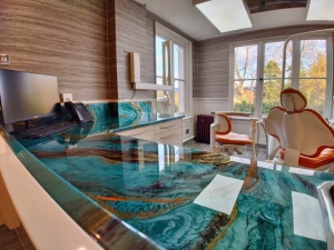 How to Repair Scratches on Epoxy Worktops