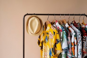 How a Garment Rack Can Simplify Your Wardrobe