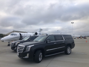 Luxury on the Go: What Makes an Airport Limousine Stand Out?