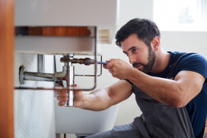 How to Spot the Early Signs of Plumbing Issues Before They Turn into Costly Repairs