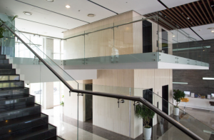 Guide to Buying Glass Guardrails: Best Brands and Prices