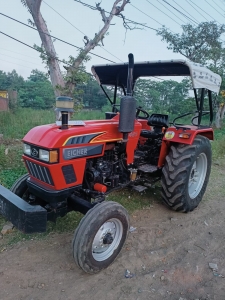 Exploring the Charm of Old Tractors in Jabalpur