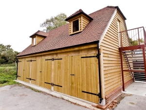 How To Choose The Right Barn Stable For Your Horses?